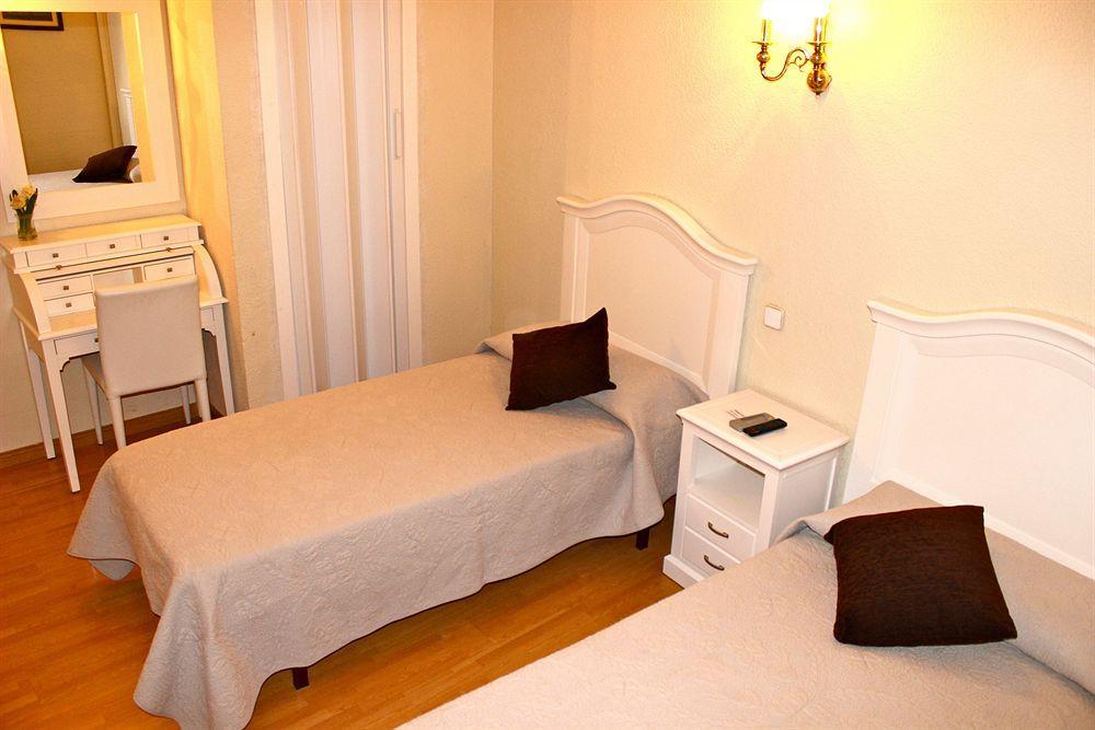 Hostal Montecarlo Madri Exterior foto