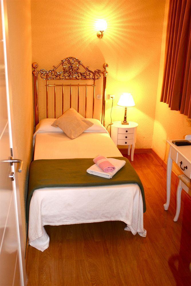 Hostal Montecarlo Madri Exterior foto